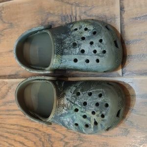Little Boys size 9 Camo Crocs